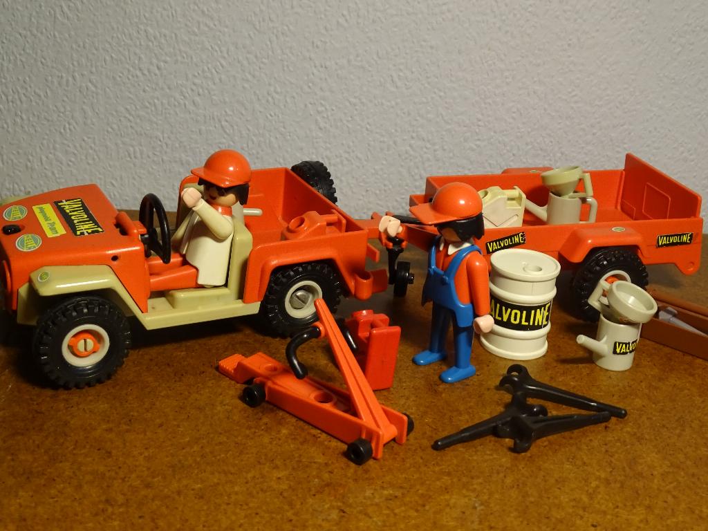 Playmobil vintage jeep/garage, Kinderen en Baby's, Speelgoed | Playmobil, Ophalen of Verzenden, Gebruikt, Complete set