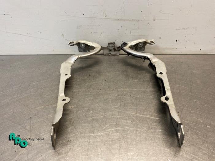Charnière capot d'un Peugeot 208 (208 12-), -, 3 mois de garantie, Utilisé, -