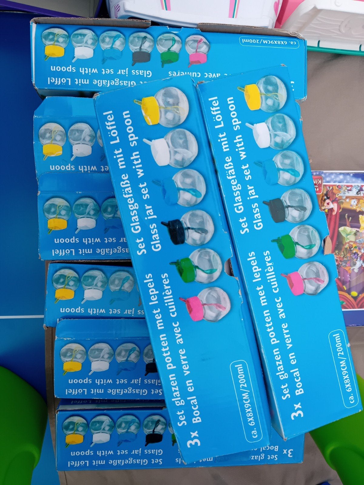 Glazen potjes, Enlèvement