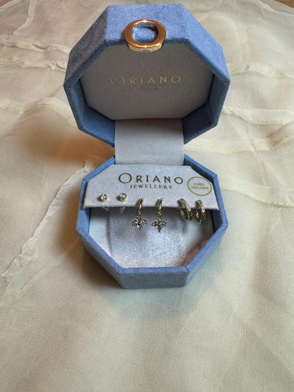 Oriano oorbellen set 3 paar goudkleurig zirkonia, Handtassen en Accessoires, Nieuw, Ophalen of Verzenden, Knopjes of Stekers, Goud