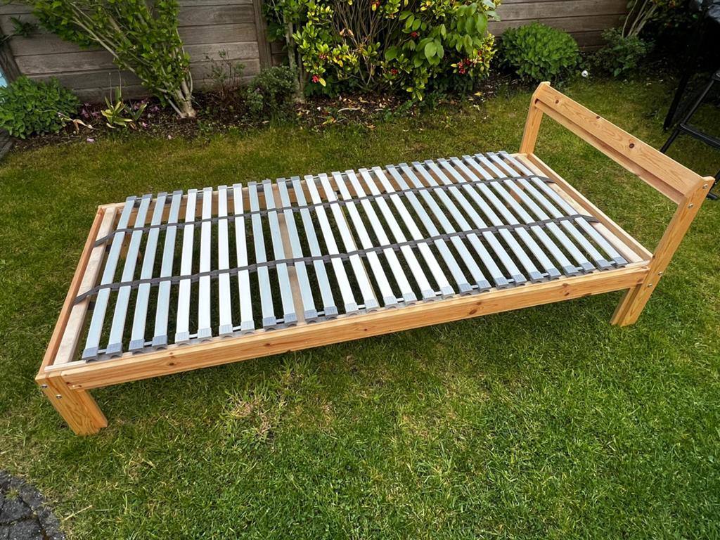 Ikea Neiden bed frame + Lönset lattenbodem, Tuin en Terras, Ligbedden, Zo goed als nieuw, Ophalen