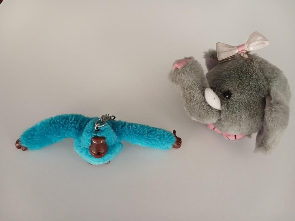 Lot de 2 porte-clés en peluche : un singe et un éléphant, Enlèvement, Utilisé, Peluche ou Figurine