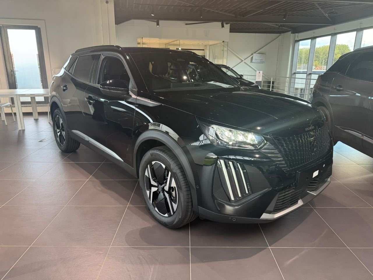 Peugeot 2008 Hybrid 145 Allure (bj 2026, automaat), Auto's, Gebruikt, 1199 cc, 136 pk, Bedrijf