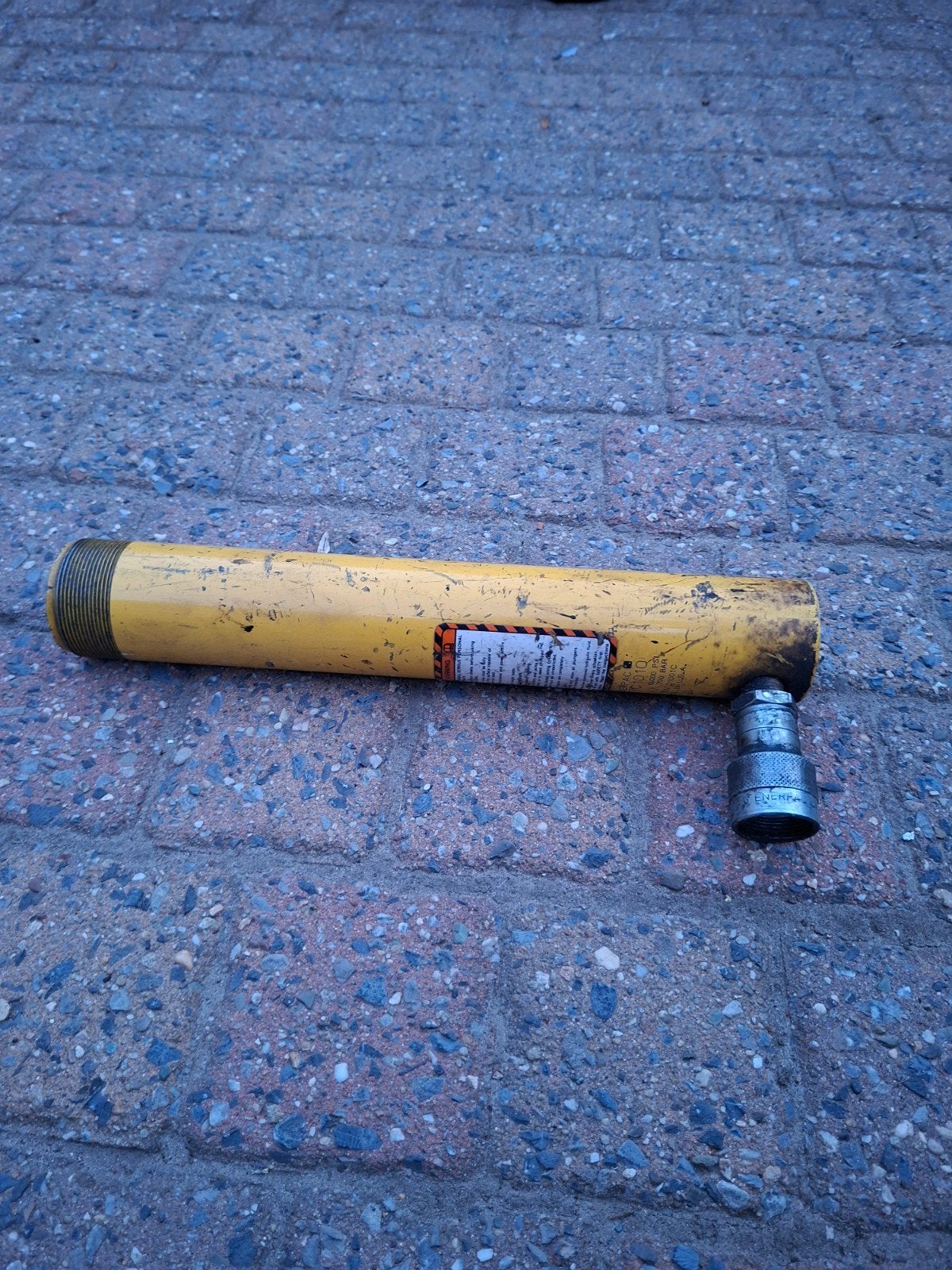 Enerpac hydraulic cilinder, Ophalen