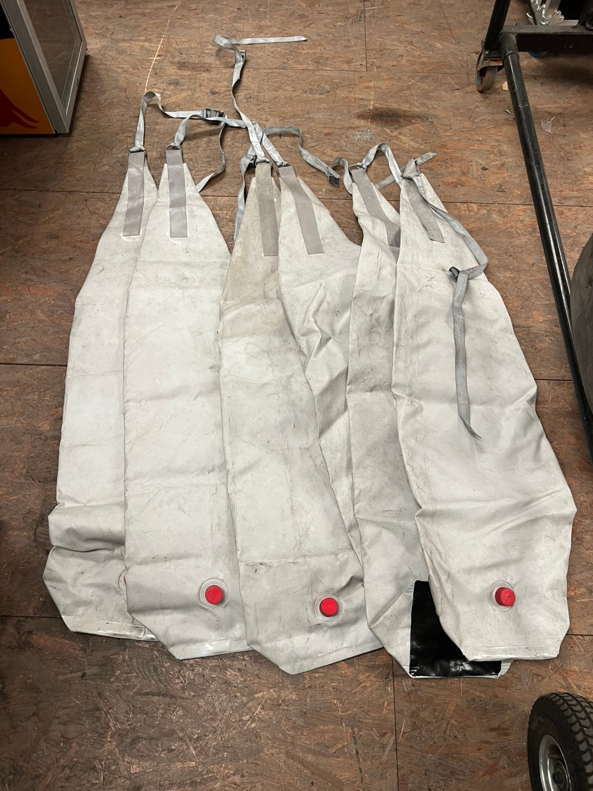 Lot de 6 sacs de lestage (eau) pour tente, Caravanes & Camping, Enlèvement ou Envoi, Utilisé