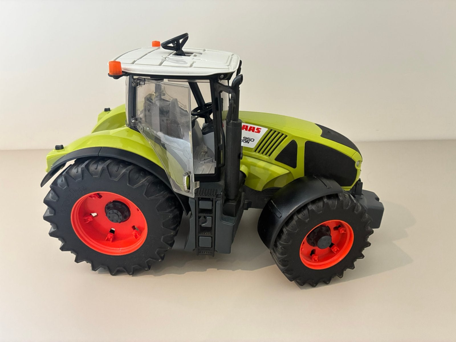 BRUDER 3012 - Claas Axion 950 Traktor, Ophalen, Zo goed als nieuw
