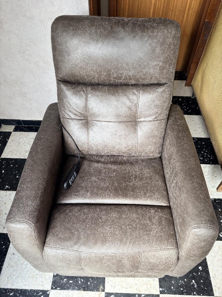Electrische relax zetel met lift functie, Ophalen, Zo goed als nieuw, Leer