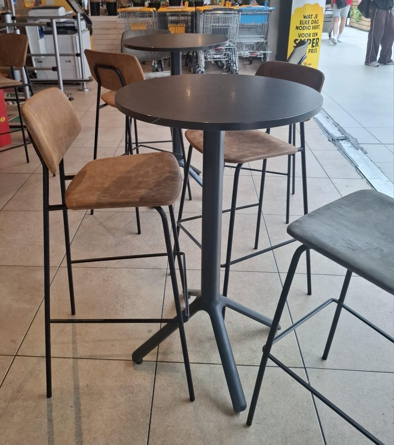Set tafel en krukken  per set te koop, Ophalen