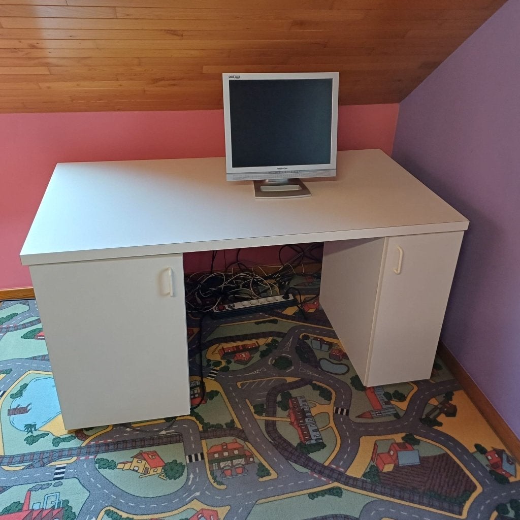 bureau wit hout met stoel zwart, Huis en Inrichting, Bureaus, Ophalen, Opbergruimte, Hout, 148 cm