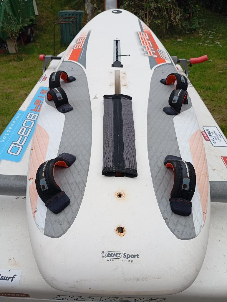 Planche à voile Bic Hybrid 310 + voile au choix ., Sports nautiques & Bateaux, Planche à voile, Utilisé, Planche, 300 cm ou plus