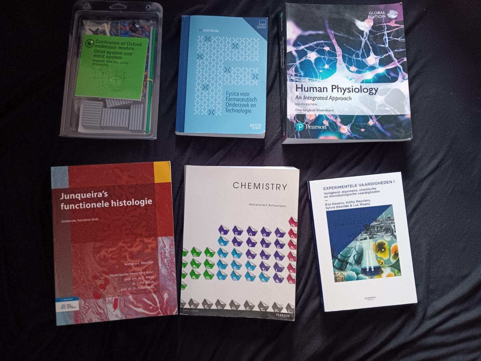 Boeken van Farmacie 1ste academiejaar te koop voor 140 euro., Ophalen