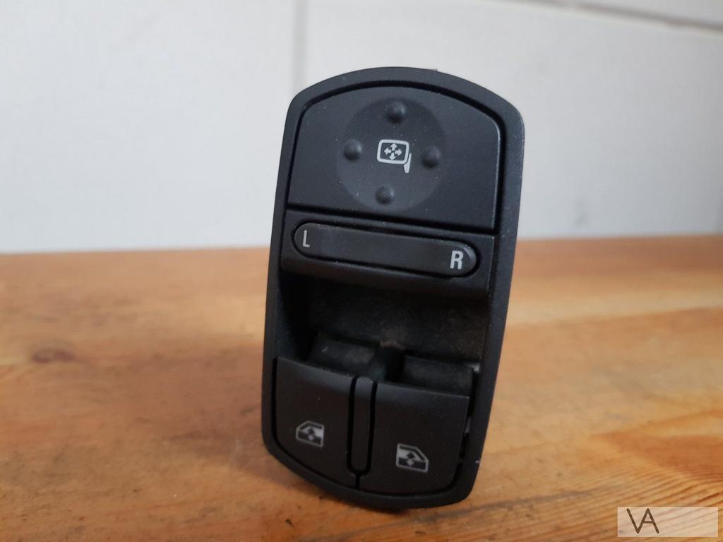 Opel Corsa D 2006 - 2014 raamschakelaar linksvoor 13258521, Gebruikt, -, -, Opel