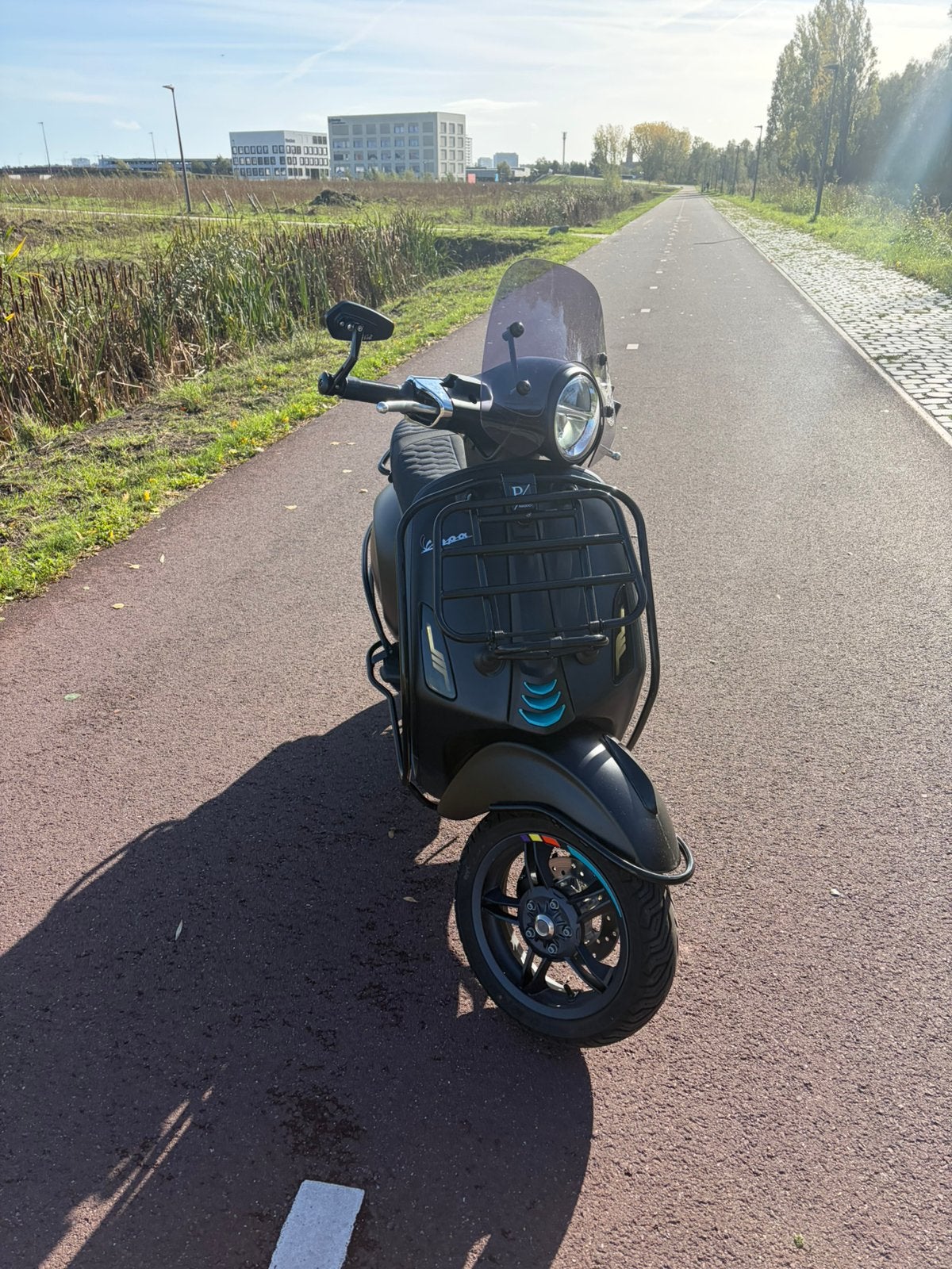 Vespa primavera 2025 full option, Ophalen, Zo goed als nieuw