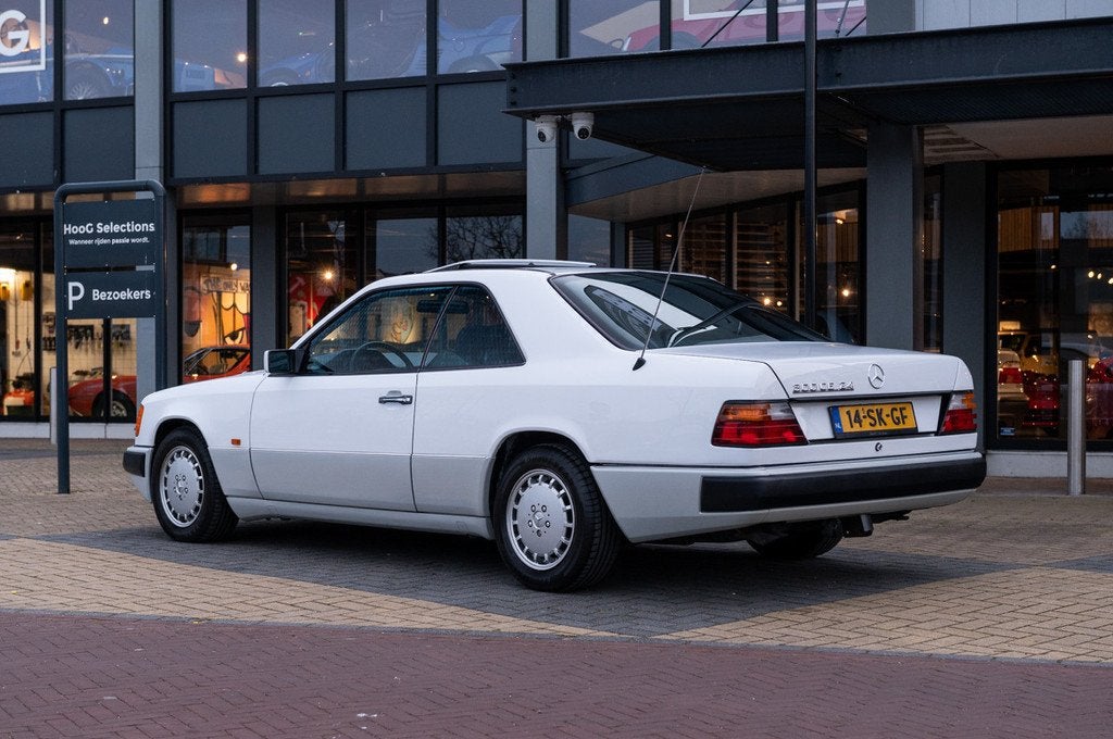 Mercedes-Benz E-Klasse 300 CE-24 (W124) (bj 1991, automaat), Auto's, Automaat, 4 zetels, Stof, Wit