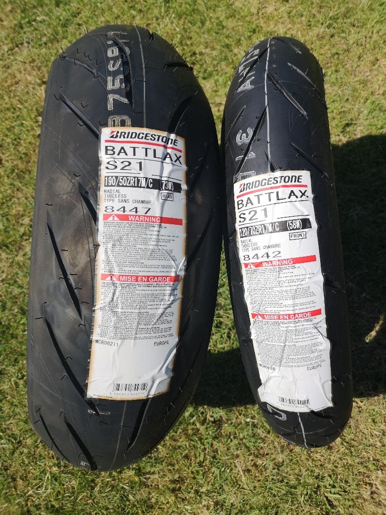 Set de Bridgestone battlax hypersport S21. 120/70  & 190/50, Motos, Enlèvement, Neuf