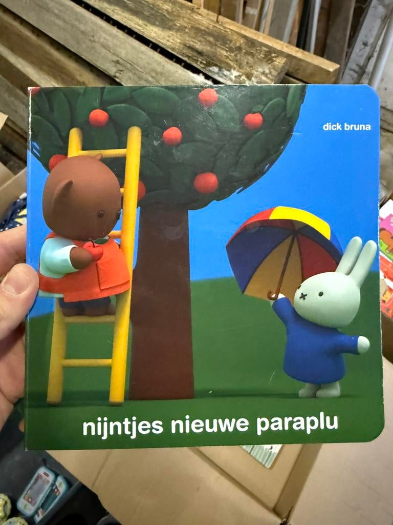 Nijntje en vrienden - nijntjes nieuwe paraplu, Enlèvement ou Envoi, Utilisé