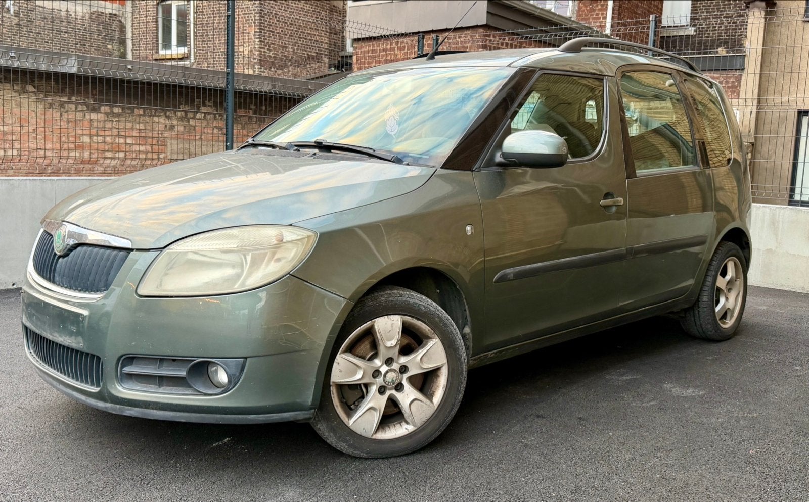 Skoda Roomster 1.4 diesel, Auto's, Zwart, 4 cilinders, Roomster, 5 deurs