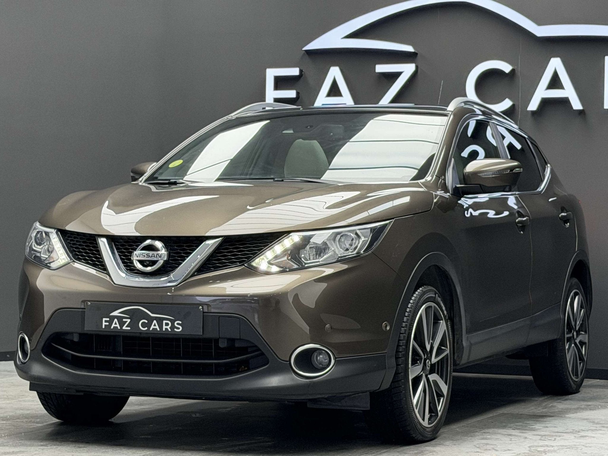 Nissan QASHQAI 1.5 dCi 2WD Tekna * 1ER PROP + T.PANO + CAMER, Voorwielaandrijving, Euro 5, Gebruikt, Beige