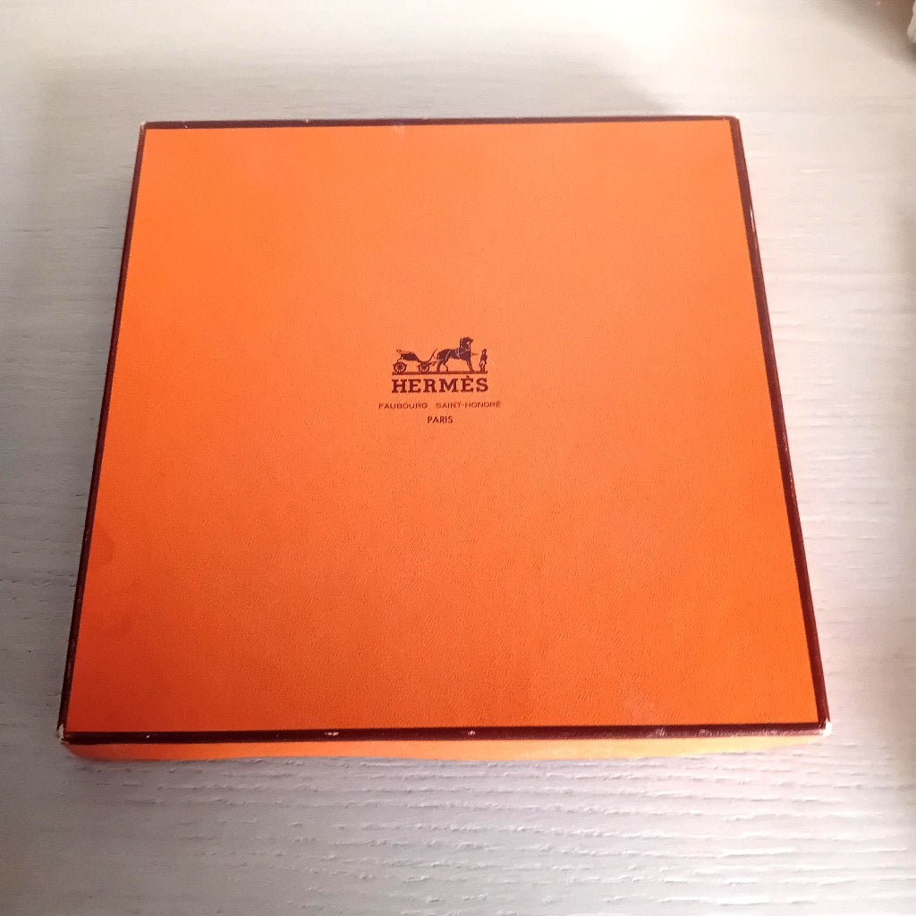 Hermès boîte carrée VIDE, Bijoux, Sacs & Beauté, Enlèvement, Utilisé