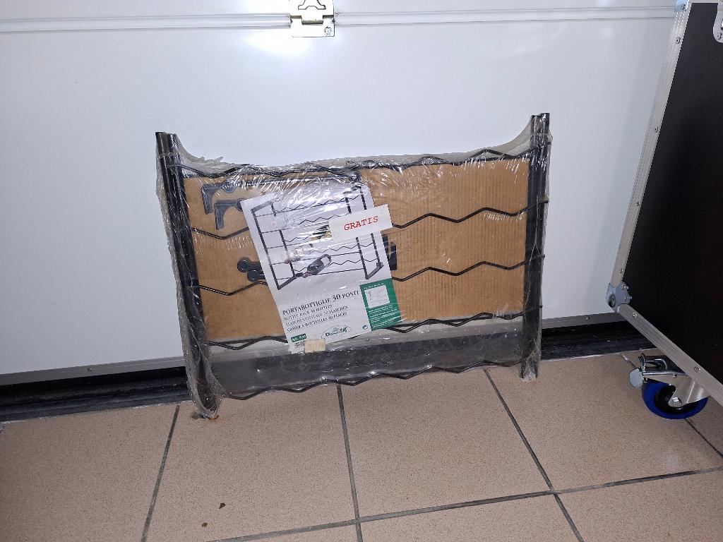 Metalen wijnrek - 30 flessen - Splinternieuw!, Huis en Inrichting, Woonaccessoires | Wijnrekken, Ophalen, 50 tot 75 cm, Nieuw
