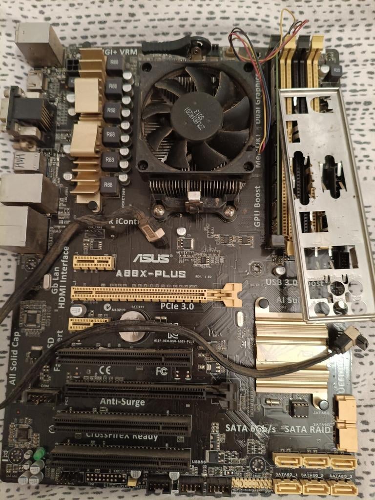 Lot 5 cartes mères 5 CPU + RAM DDR3, Informatique & Logiciels, Cartes mères, Enlèvement ou Envoi
