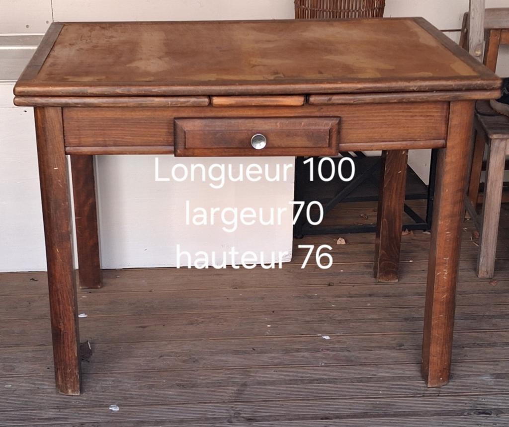 Ancienne petite table
Deux rallonges et tiroir, Enlèvement