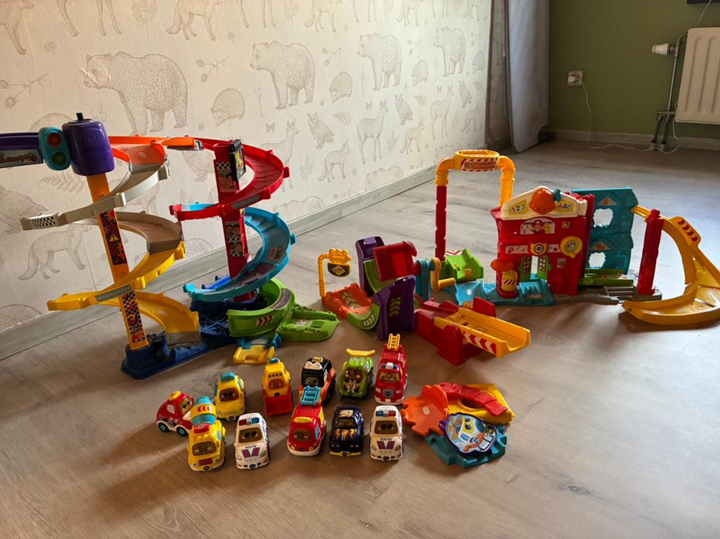 Toet toet auto’s pakket, Enfants & Bébés, Jouets | Vtech, Enlèvement, Comme neuf
