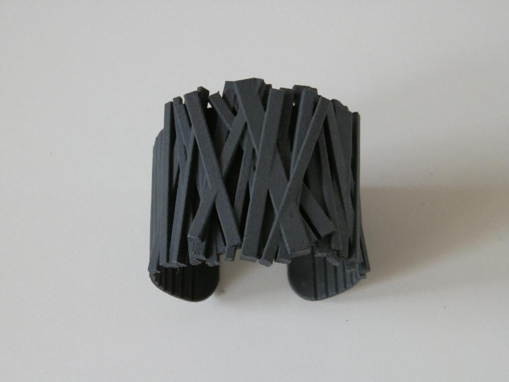 Selvaggia Armani armband. Bracelet., Ophalen of Verzenden, Zo goed als nieuw, Zwart, Overige materialen