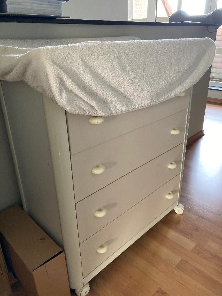 verzorgingstafel op wieltjes, Kinderen en Baby's, Ophalen, Gebruikt, Commode