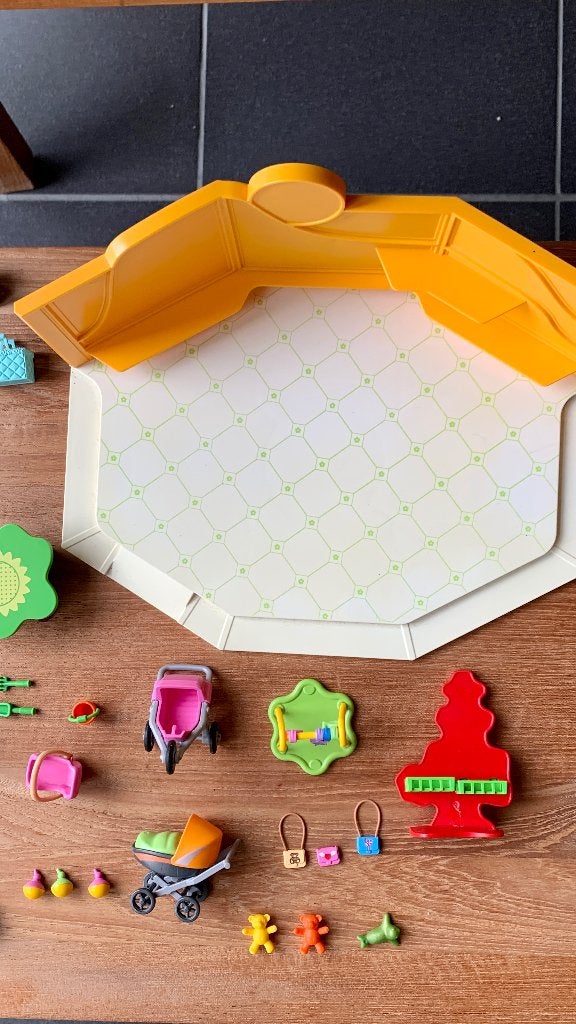 PLAYMOBIL City Life 5570 — École maternelle/groupe de jeu, Comme neuf, City life, Figurines, Kit complet