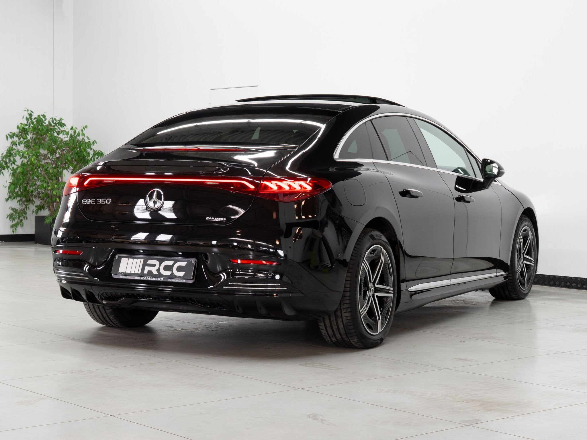 Mercedes-Benz EQE 350 AMG Line PANORAMA Distronic KEYLESS-GO, Cuir, 215 kW, Achat, 4 portes