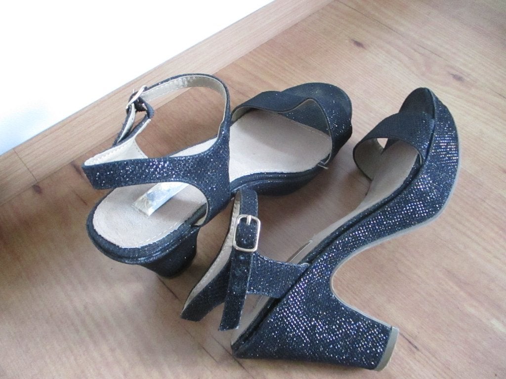 dames sandalen schoenen glans shine  xti tentations met hak, Ophalen of Verzenden, Zo goed als nieuw, Zwart