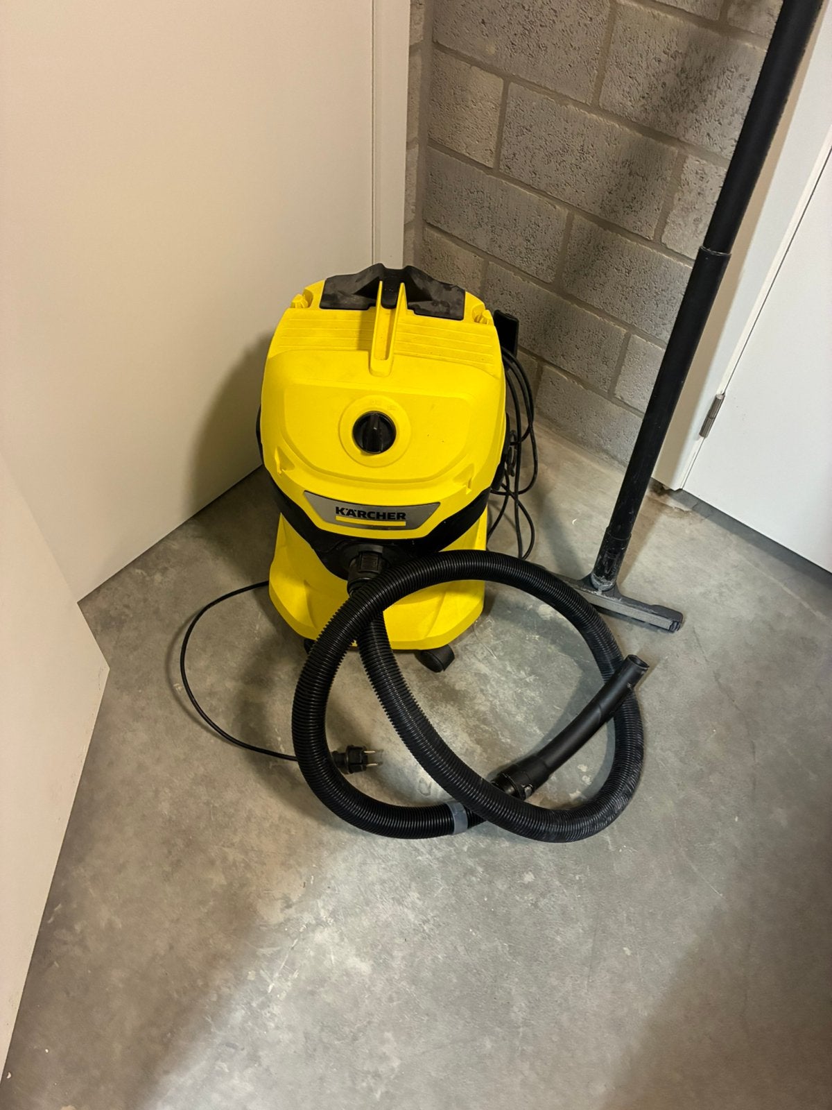 Waterstofzuiger Kärcher WD4, Ophalen, Zo goed als nieuw, Waterstofzuiger, Kärcher