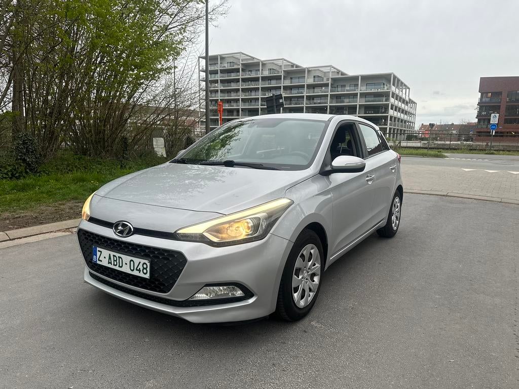 HYUNDAI i20 • EURO 6b • 1.2 BENZINE •, Auto's, Parkeersensor, Euro 6, 62 kW, Bedrijf