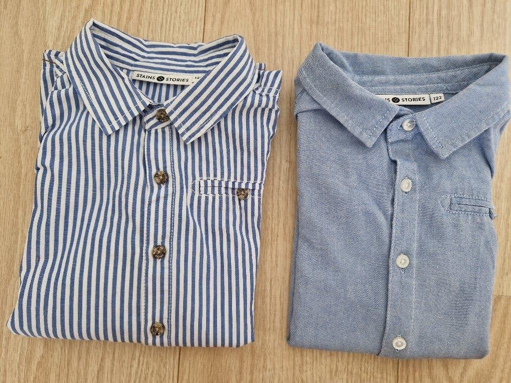 2 hemdjes stains stories 122, Ophalen, Zo goed als nieuw, Jongen, Overhemd of Blouse