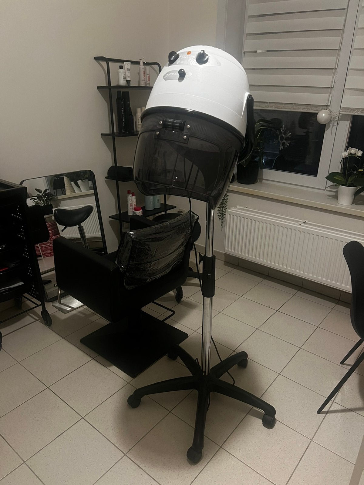 Leriotti deoger voor kappers, Ophalen