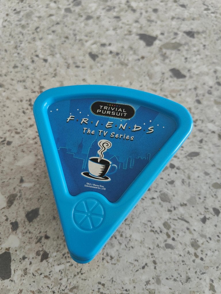 Trivial Pursuit - Friends, HASBRO, Ophalen of Verzenden, Zo goed als nieuw, Vijf spelers of meer