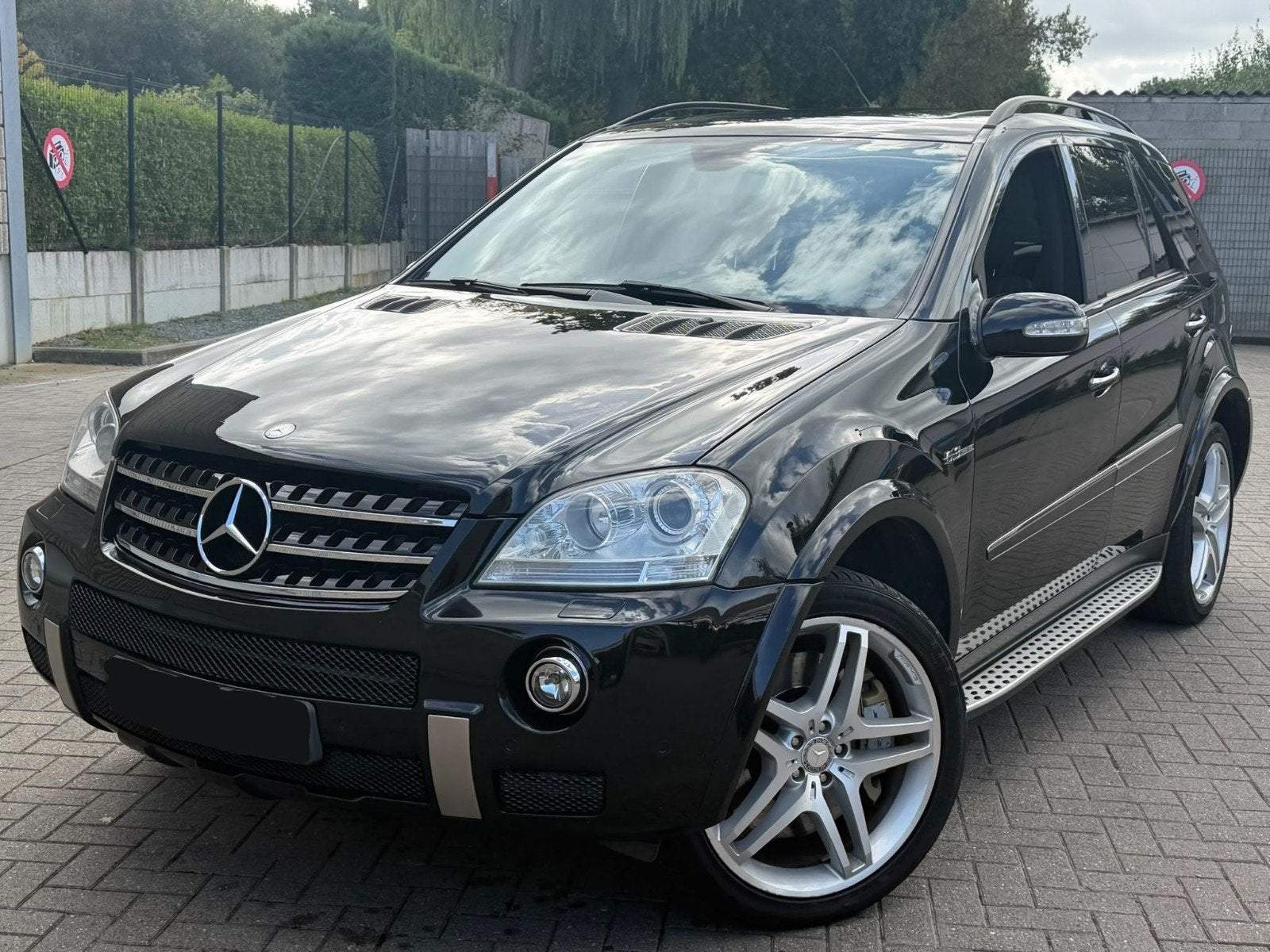 MERCEDES ML63 AMG LICHTE VRACHT 150€ TAX, Auto's, Automaat, Dealer onderhouden, 8 cilinders, Leder