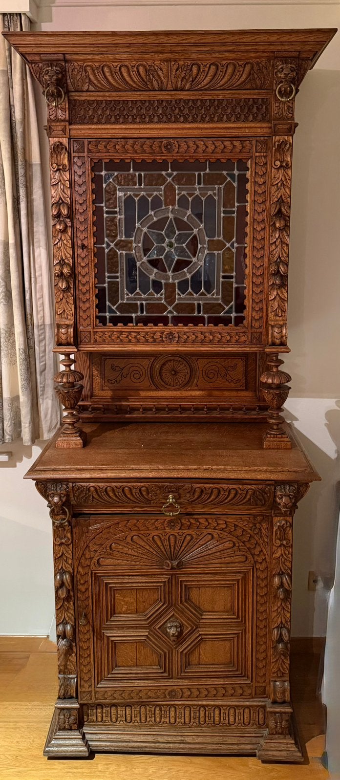 Antieke kast met glas in lood van rond 1900, Ophalen