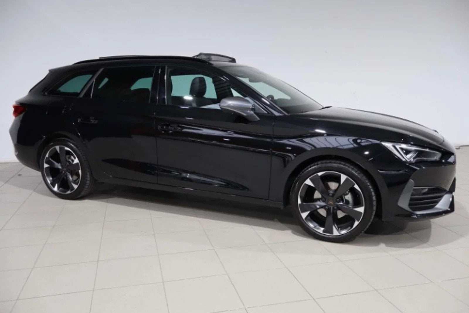 CUPRA Leon Leon ST 1.5 eTSI MHEV DSG (bj 2024, automaat), Auto's, Automaat, 4 cilinders, Leon, Zwart