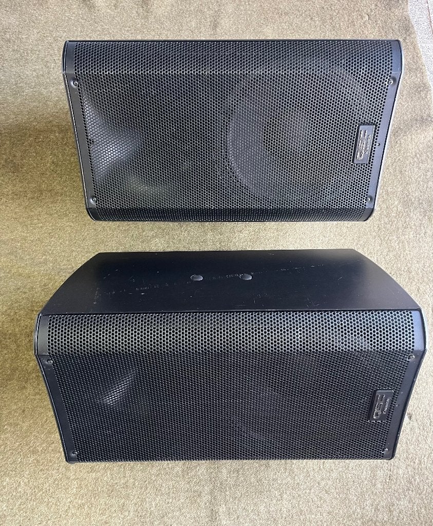 QSC K12 PA-set + Originele tassen, statieven & combikabels, Audio, Tv en Foto, Luidsprekerboxen, Gebruikt, Speakerset, 150 watt of meer