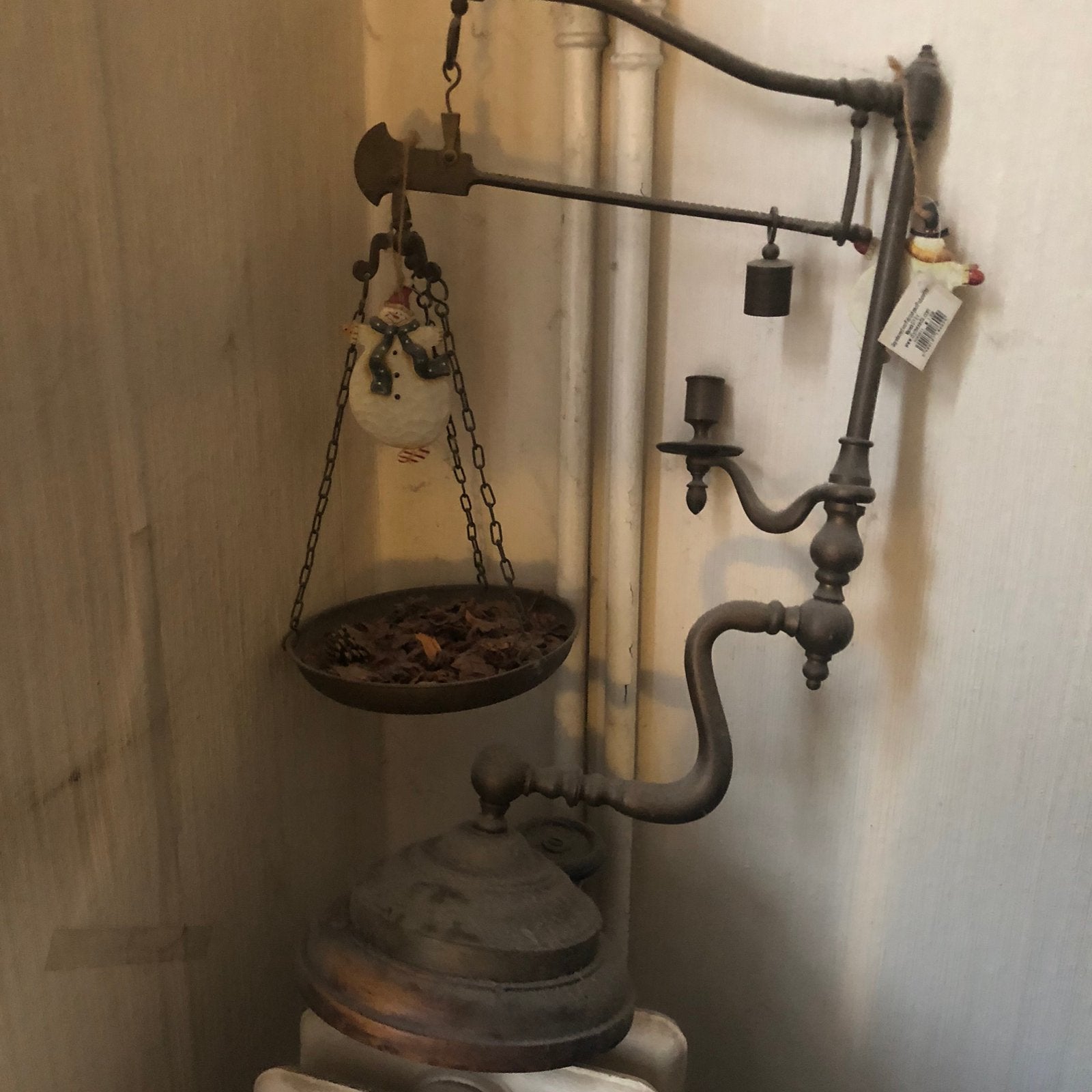Balance en cuivre sur socle en chene, Enlèvement, Cuivre