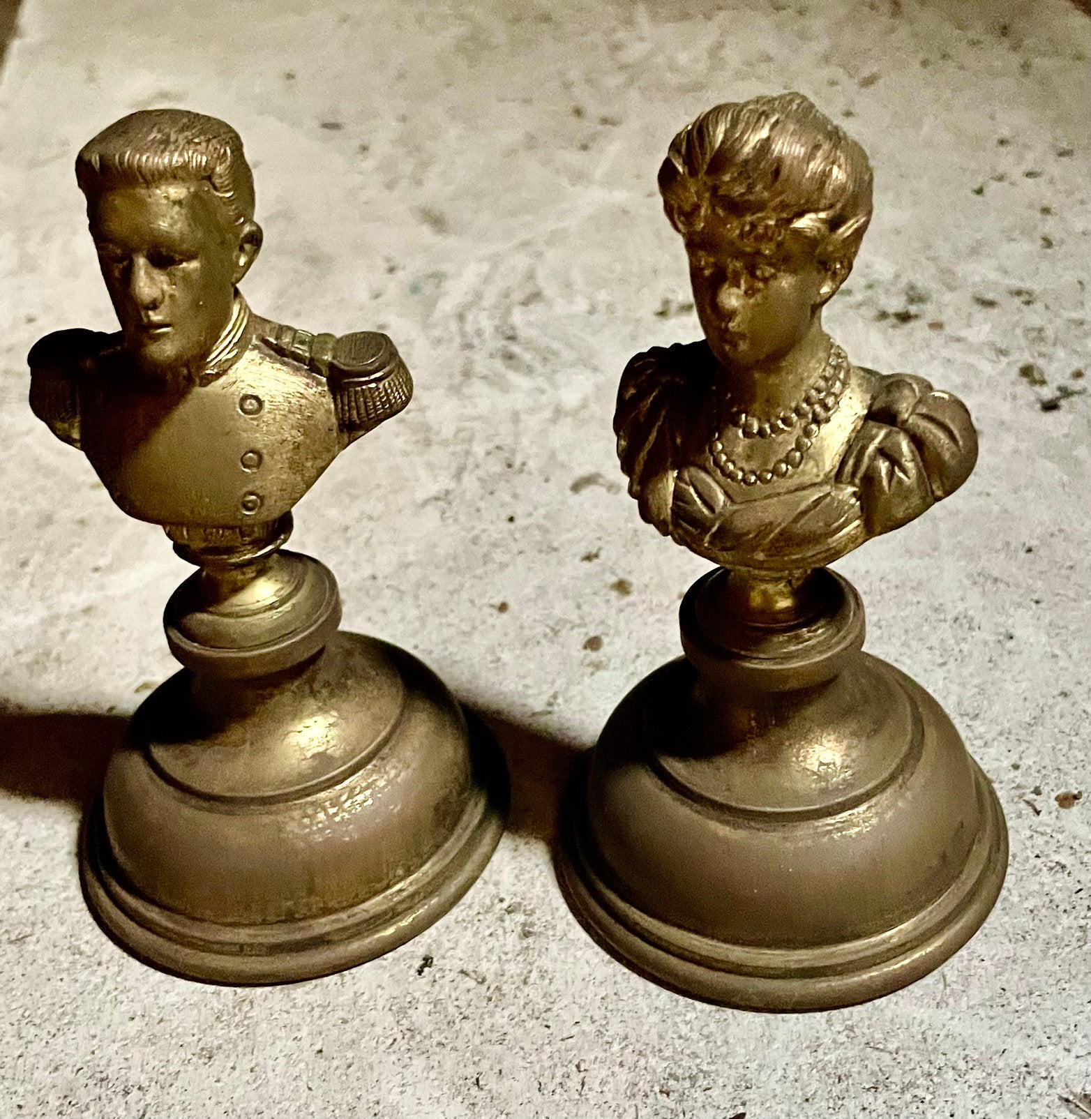 Antieke metalen borstbeelden Koning Albert I &K-in Elisabeth, Ophalen of Verzenden, Zo goed als nieuw