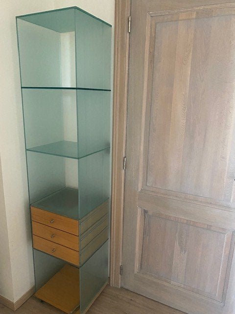 Glazen boekenkast of kast om ornamenten te plaatsen, Ophalen, Minder dan 50 cm, Eikenhout, Zo goed als nieuw