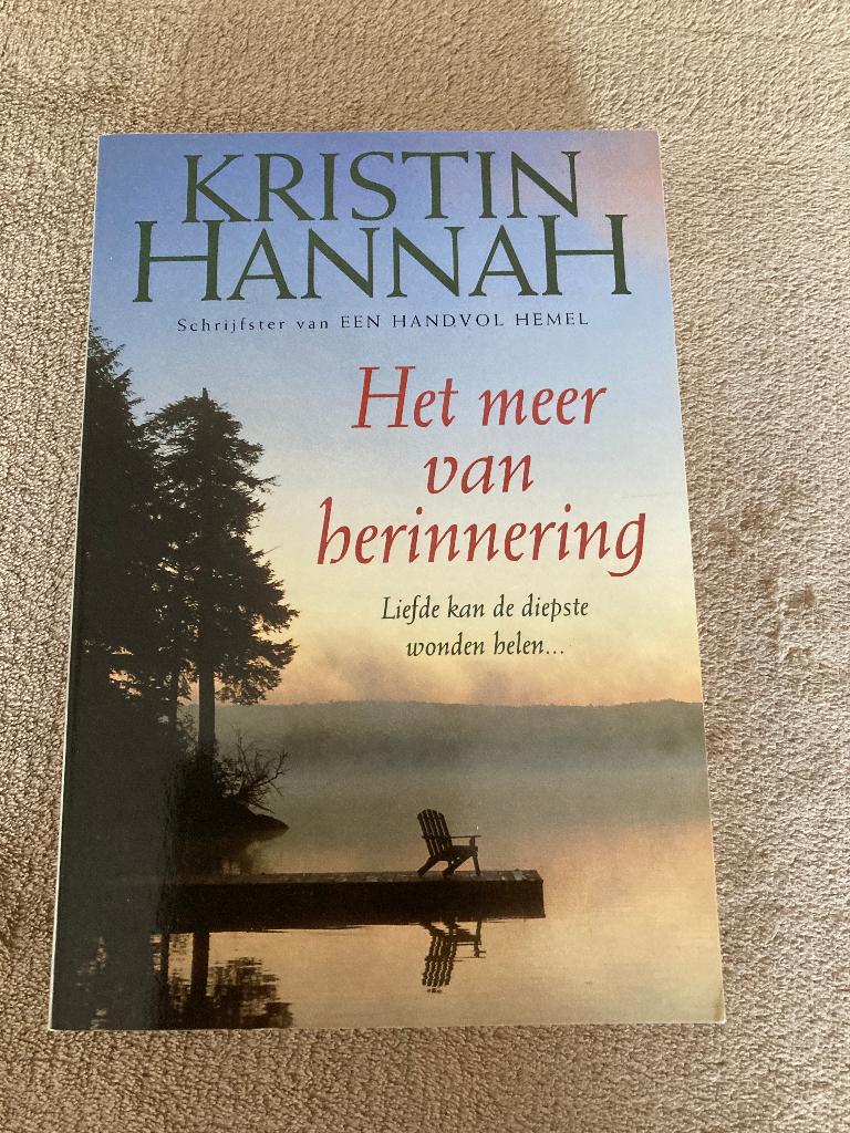 Boek : Het meer van herinnering. Kristin Hannah, 317 blz,, Ophalen of Verzenden, Zo goed als nieuw, Kristin Hannah