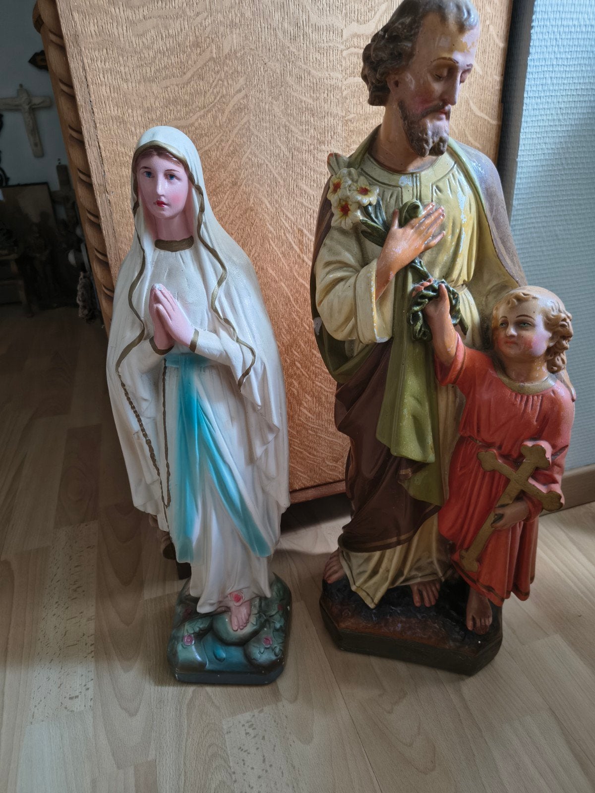 Ensemble de 2 statues de saints H Joseph de 62 cm de haut. O, Enlèvement
