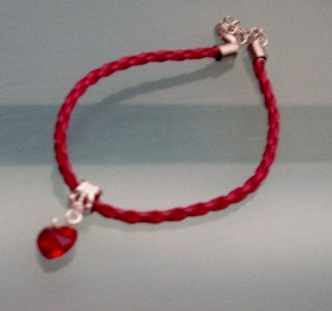 Armbandje met kraaltje met hartje, Handtassen en Accessoires, Armbanden, Ophalen of Verzenden, Nieuw, Rood