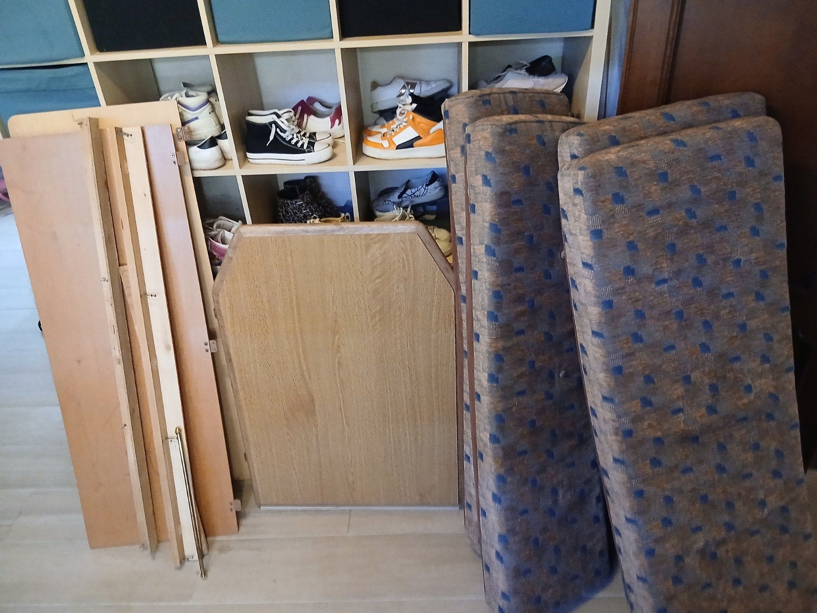 Kussens, tafel en hout uit Frankia 495 caravan, Ophalen, Zo goed als nieuw
