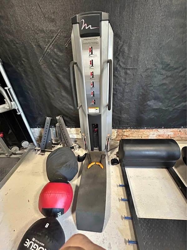 Freemotion F600 Hamstring Machine - commercial grade, Ophalen, Zo goed als nieuw, Metaal, Krachtstation