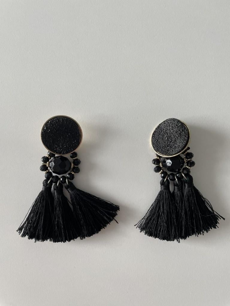 Boucles d'oreilles Black Mango, Bijoux, Sacs & Beauté, Boucles d'oreilles, Enlèvement ou Envoi, Comme neuf, Autres matériaux, Pendantes